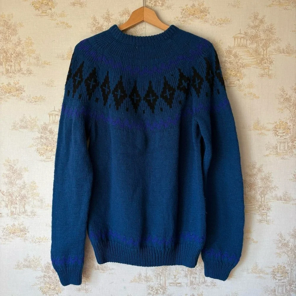 Vintage blue and black fair isle Nordic argyle wool chunky knit crewneck sweater